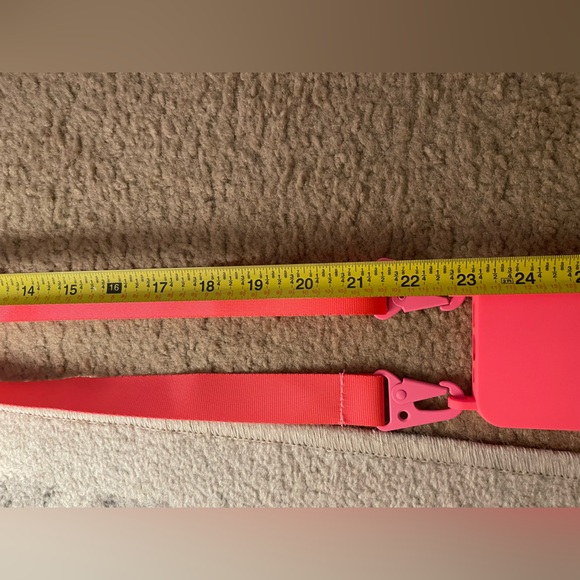Amazon 🩷 Rose pink neon phone case/crossbody iPhone 12 NWOT - Picture 8 of 8